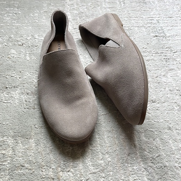 LUCKY BRAND SLIP ONS - Picture 2 of 4
